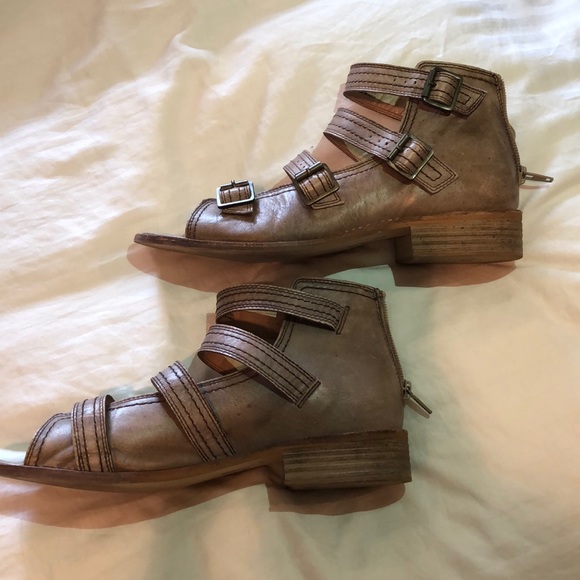 Gimmicks buckled sandals - Picture 3 of 8